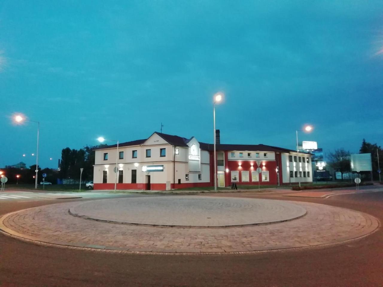 Motorest U Kola Otel Prostějov Dış mekan fotoğraf