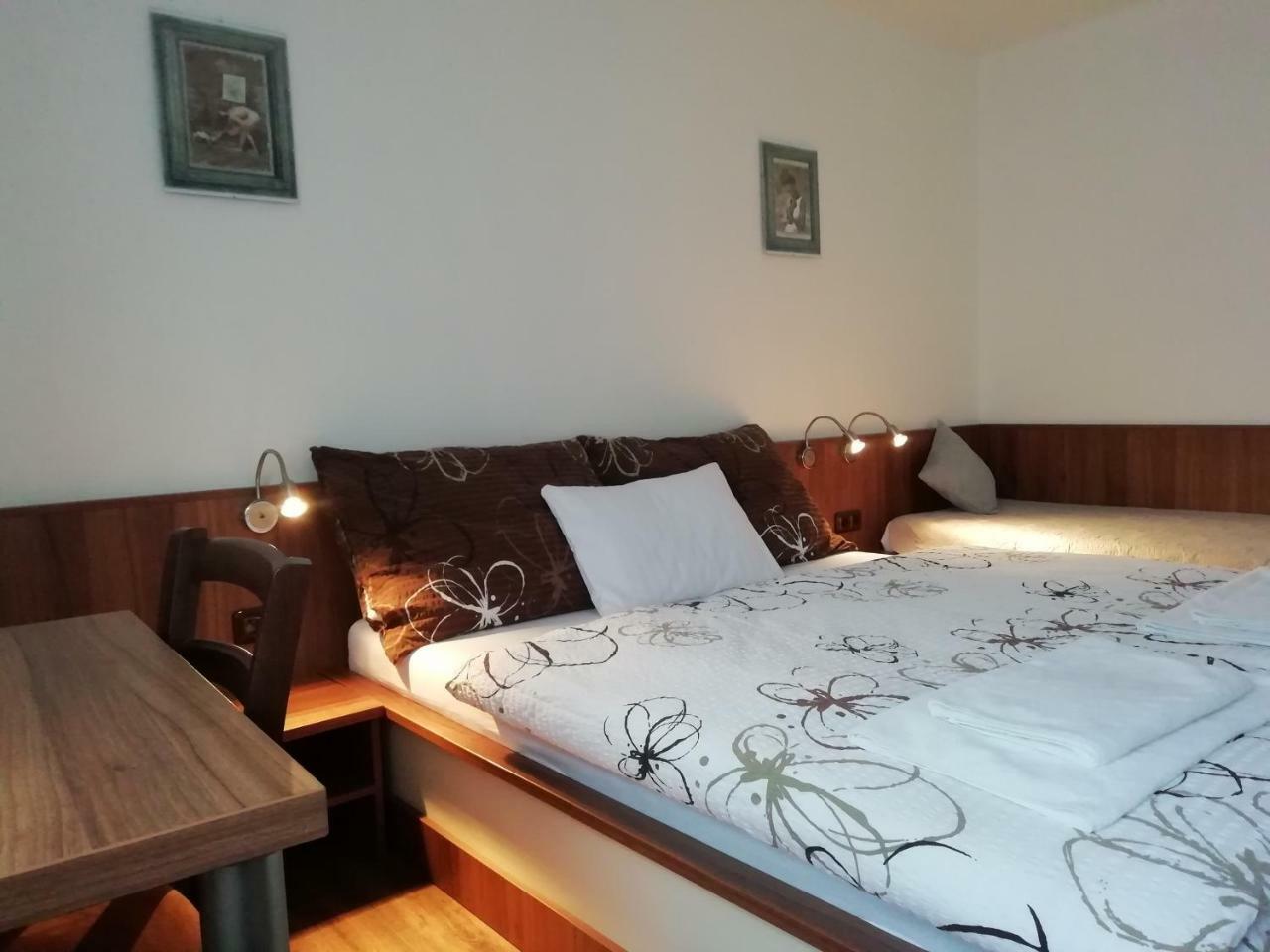 Motorest U Kola Otel Prostějov Dış mekan fotoğraf