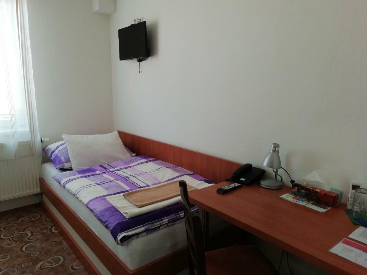 Motorest U Kola Otel Prostějov Dış mekan fotoğraf